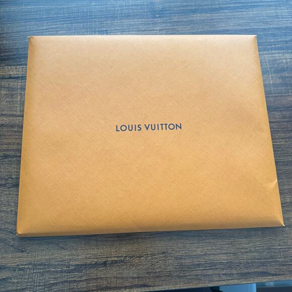 New Louis Vuitton THE BOOK #14 March 2022 - Picture 6 of 7